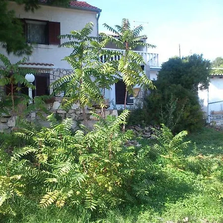 Elena & Damir Apartman Vis